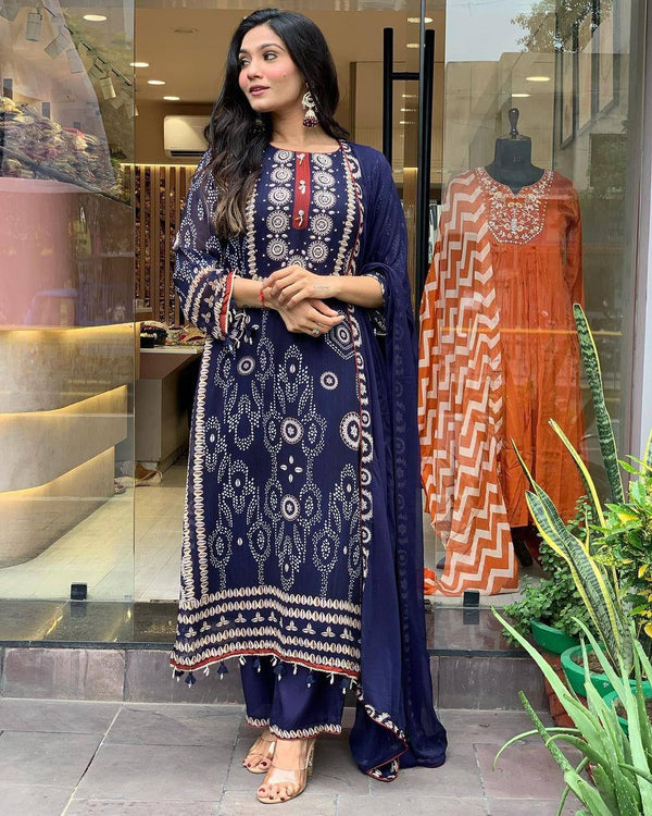 KURElegant Navy Blue Printed Kurta SetTA SET
